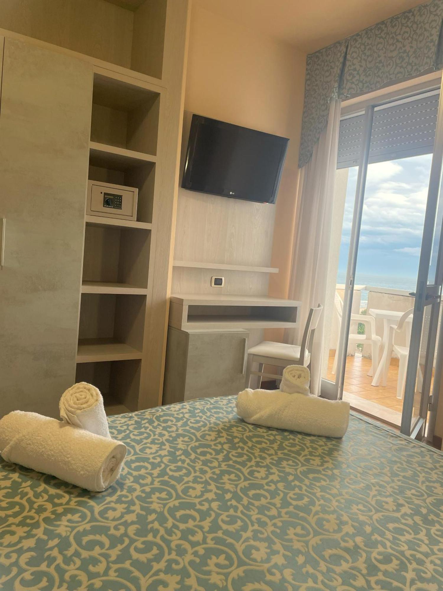 Hotel Costa Verde Tortoreto Kültér fotó