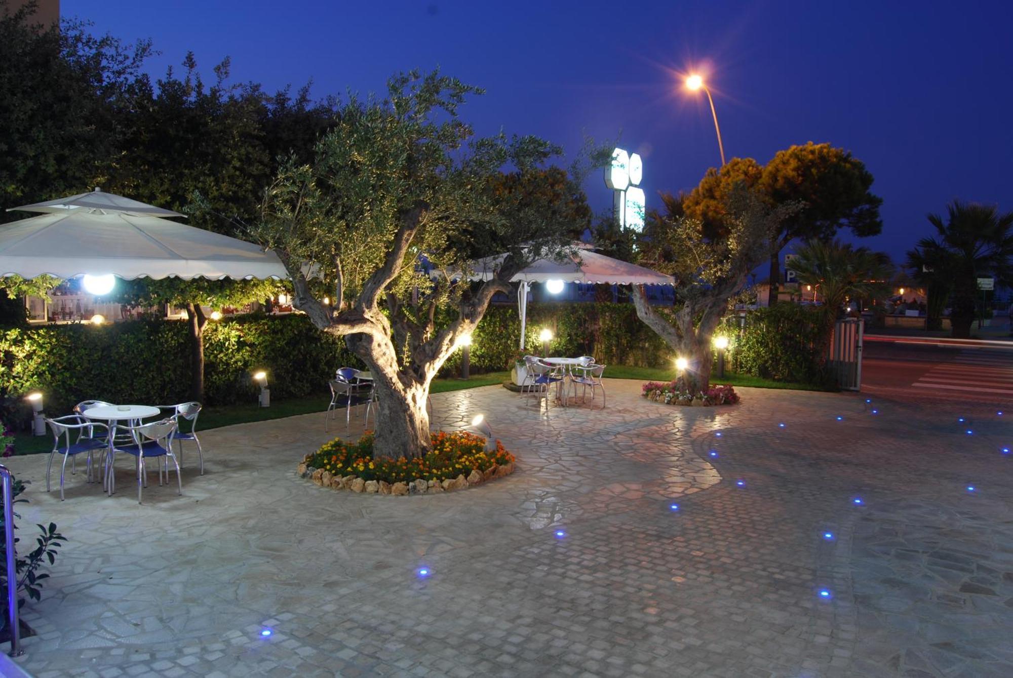 Hotel Costa Verde Tortoreto Kültér fotó
