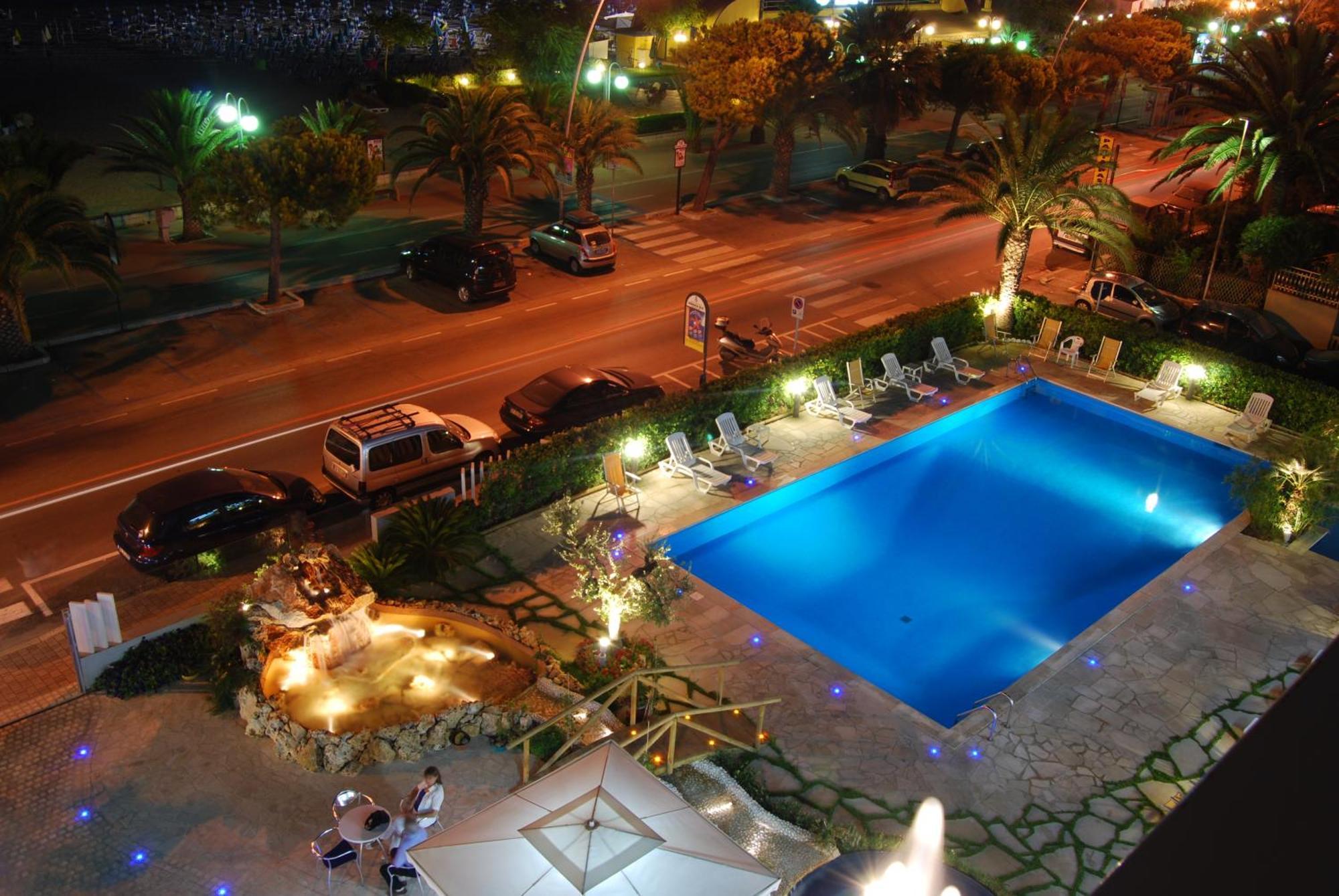 Hotel Costa Verde Tortoreto Kültér fotó